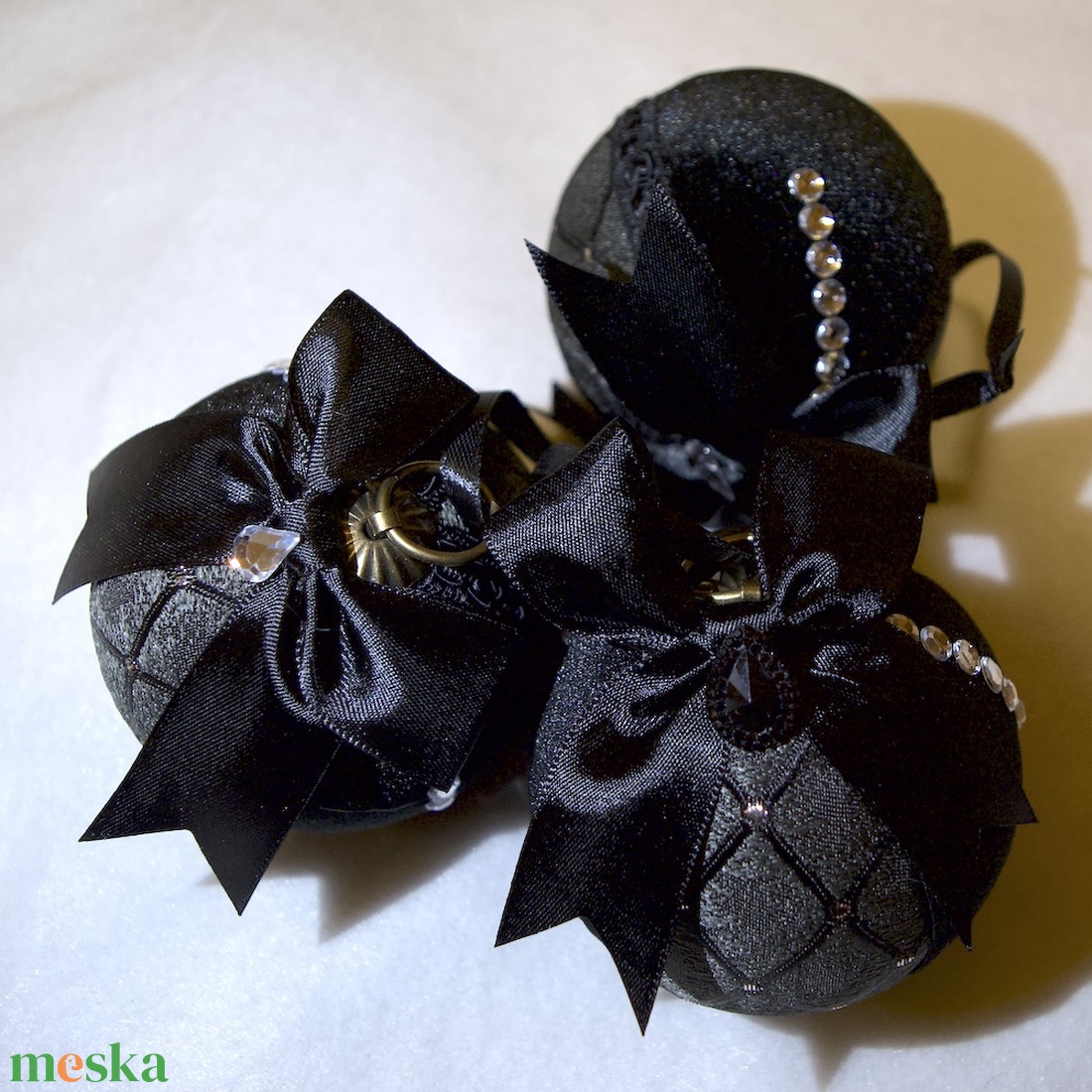 Textilborítású karácsonyfadísz � 8 cm - karácsony - karácsonyi lakásdekoráció - karácsonyfadíszek - Meska.hu