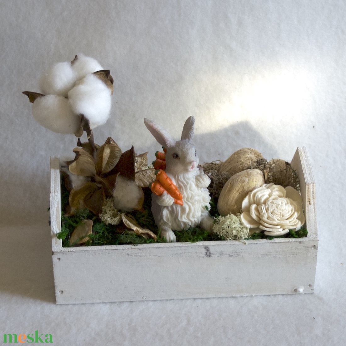 Nyuszis húsvéti asztaldísz füles ládikában - ünnepi díszek, dekorációk - húsvéti díszek és dekorációk - húsvéti asztaldíszek - Meska.hu