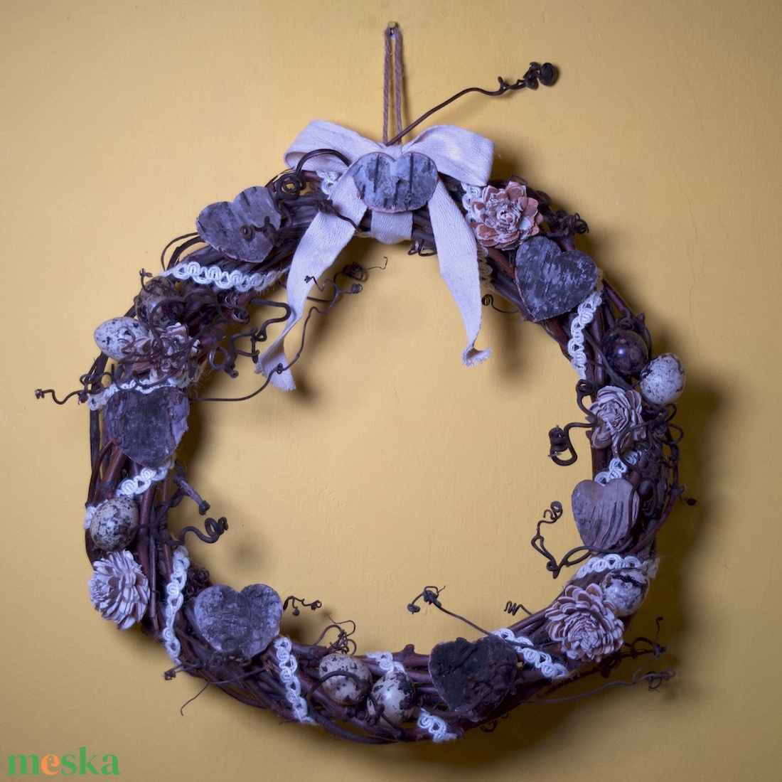 Tavaszi, húsvéti kopogtató szőlőből készült alapon - ünnepi díszek, dekorációk - húsvéti díszek és dekorációk - húsvéti ajtódísz, kopogtató - Meska.hu