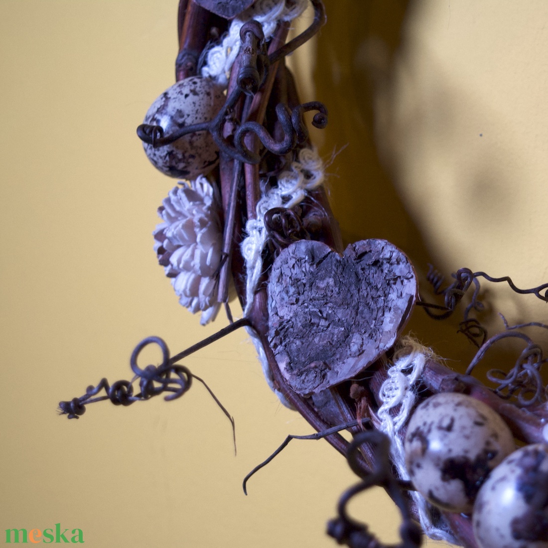 Tavaszi, húsvéti kopogtató szőlőből készült alapon - ünnepi díszek, dekorációk - húsvéti díszek és dekorációk - húsvéti ajtódísz, kopogtató - Meska.hu