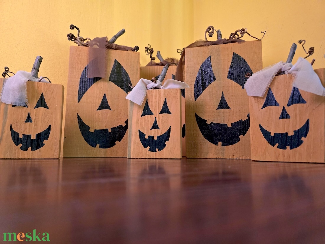 Tök jó pár � kültéri őszi, halloweeni dekoráció az ujrahasznosítás jegyében - otthon & életmód - dekoráció - halloween - halloweeni figurák - Meska.hu
