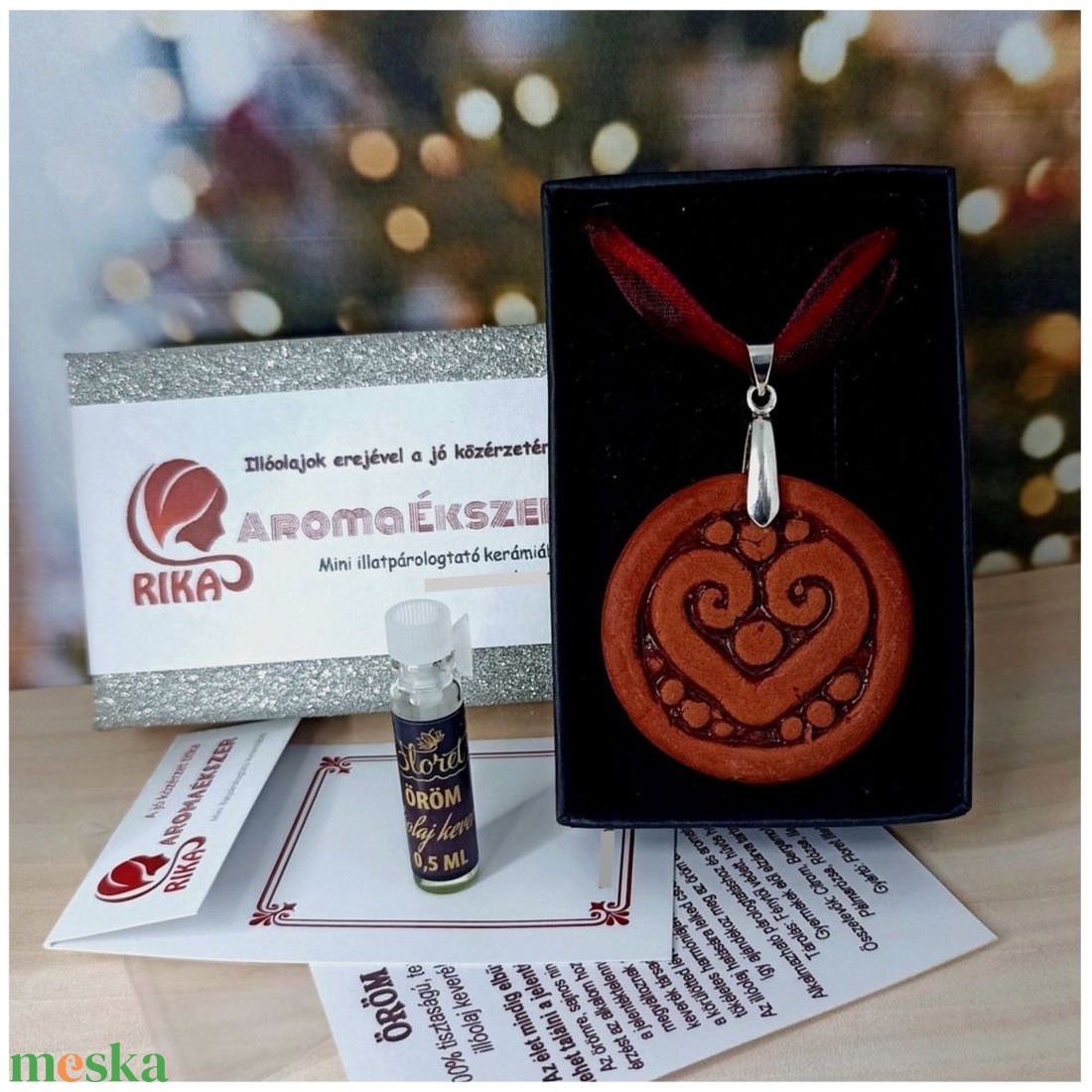 Aroma nyaklánc kör alakú illatosítható kerámia medállal díszdobozban ajándék illóolajjal - ékszer - nyaklánc - medálos nyaklánc - Meska.hu