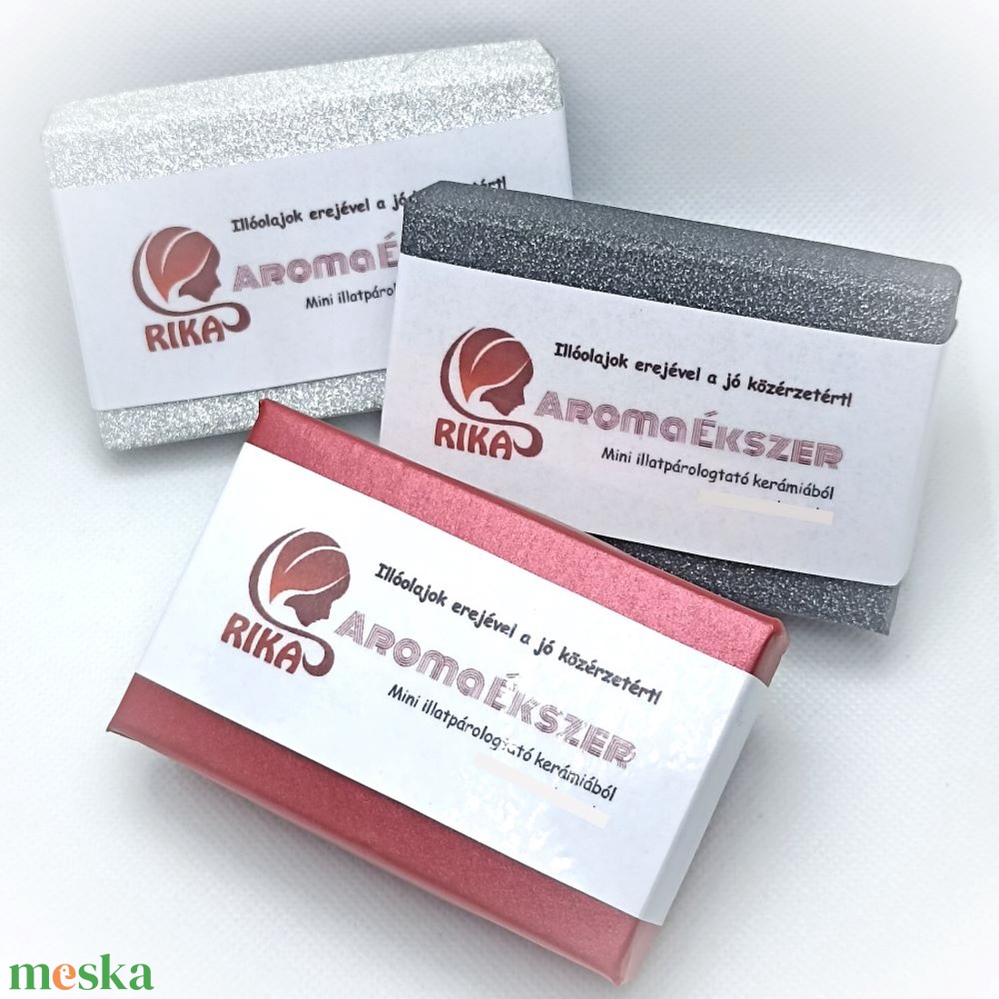 Aroma nyaklánc rombusz alakú illatosítható kerámia medállal díszdobozban ajándék illóolajjal - ékszer - nyaklánc - medál - Meska.hu
