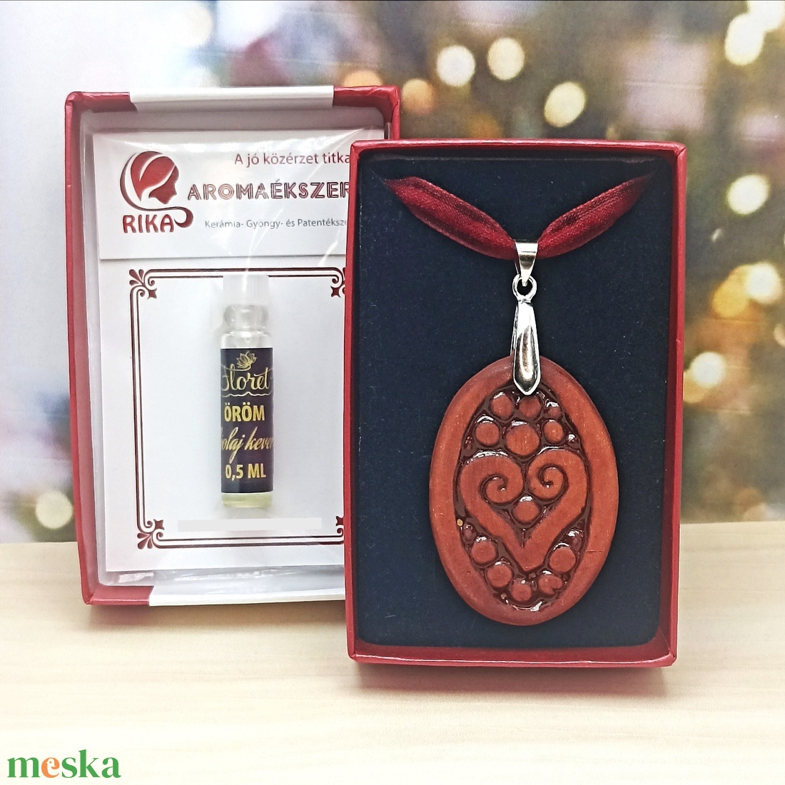 Aroma nyaklánc ovális illatosítható kerámia medállal díszdobozban ajándék illóolajjal - ékszer - nyaklánc - medálos nyaklánc - Meska.hu