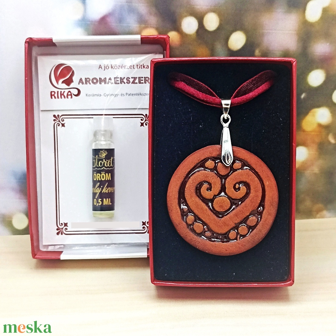 Aroma nyaklánc kör alakú illatosítható kerámia medállal díszdobozban ajándék illóolajjal - ékszer - nyaklánc - medálos nyaklánc - Meska.hu