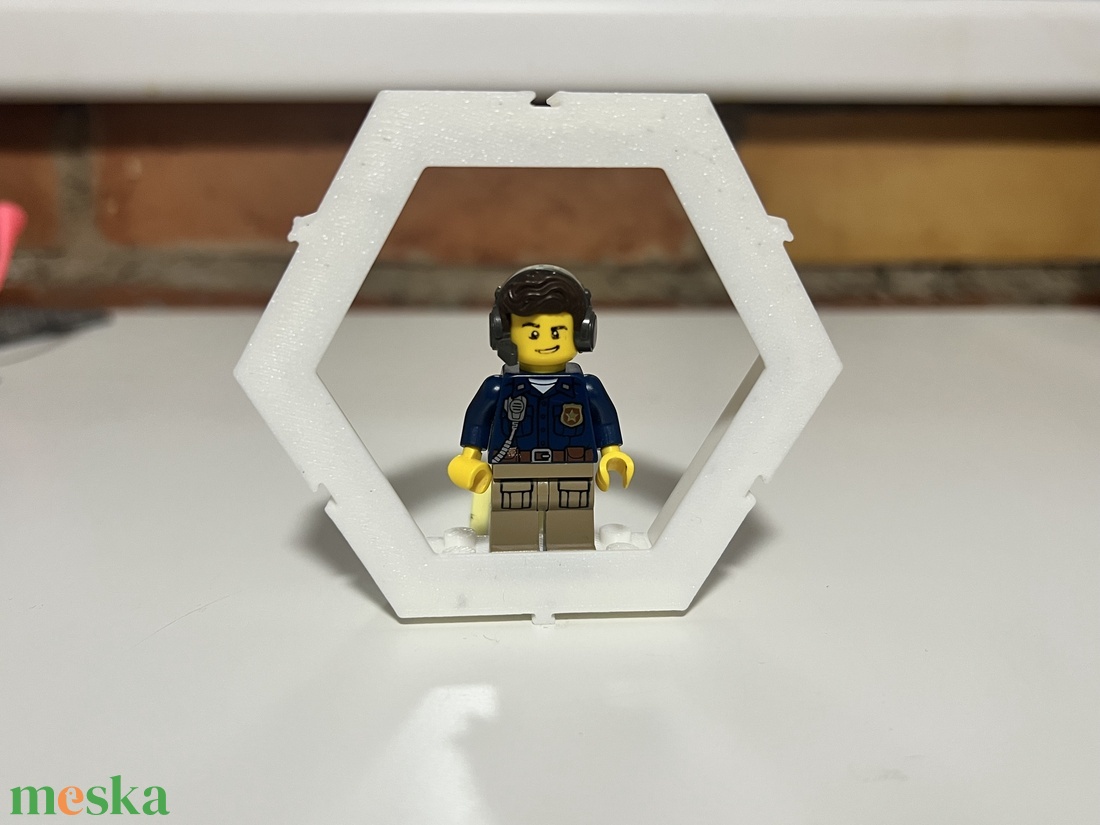 Minifigura tartó � LEGO kompatibilis, falra vagy polcra (6db-os csomag) - otthon & életmód - tárolás & rendszerezés - fali tároló - Meska.hu