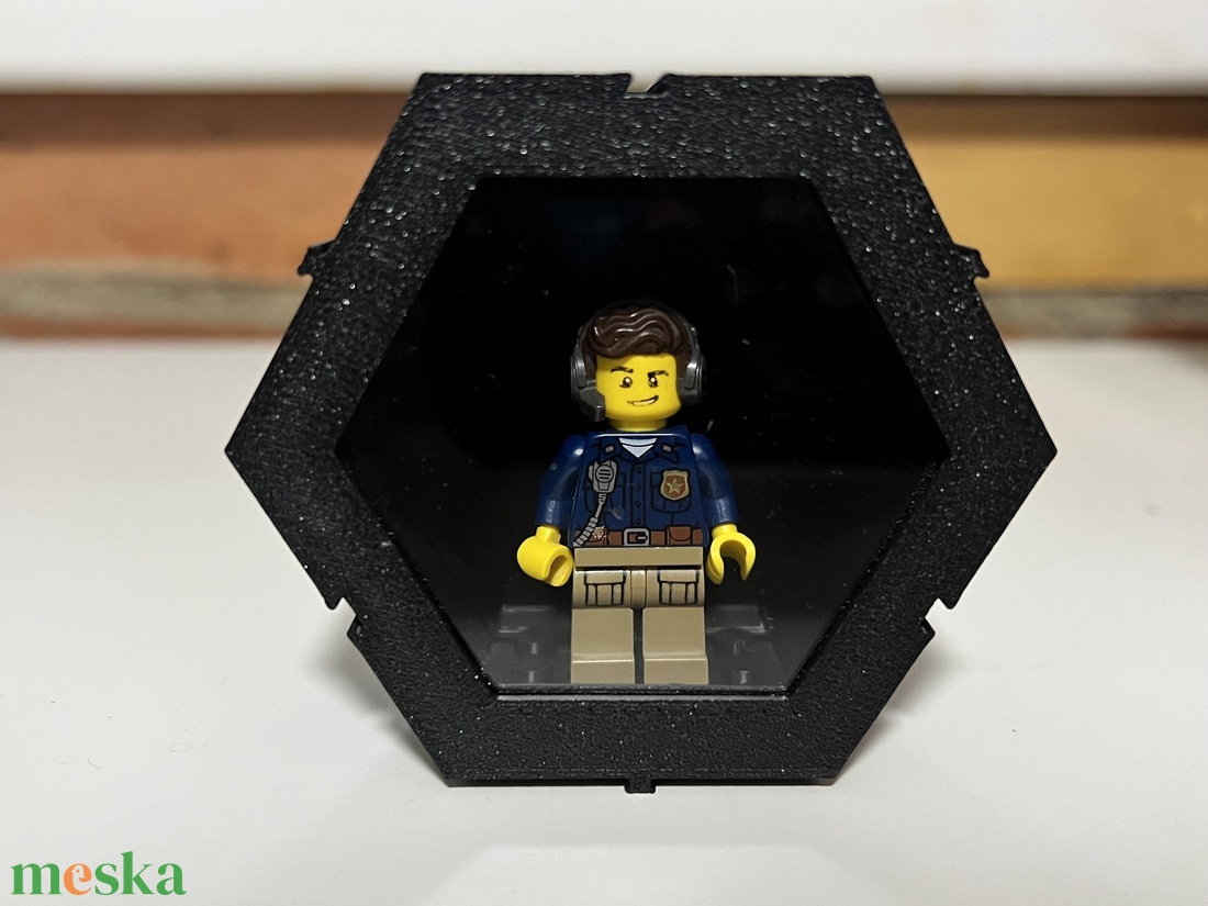 Porvédett minifigura tartó műanyag előlappal � LEGO kompatibilis, falra vagy polcra - otthon & életmód - tárolás & rendszerezés - fali tároló - Meska.hu