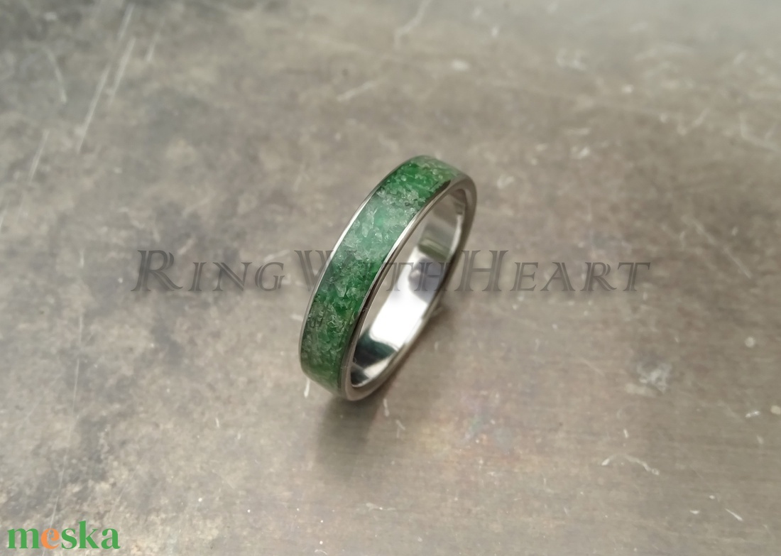 Titán vagy nemesacél gyűrű peridottal, peridot gyűrű, jegygyűrű, eljegyzési gyűrű, karácsonyi ajándék - esküvő - ékszer - karikagyűrű - Meska.hu