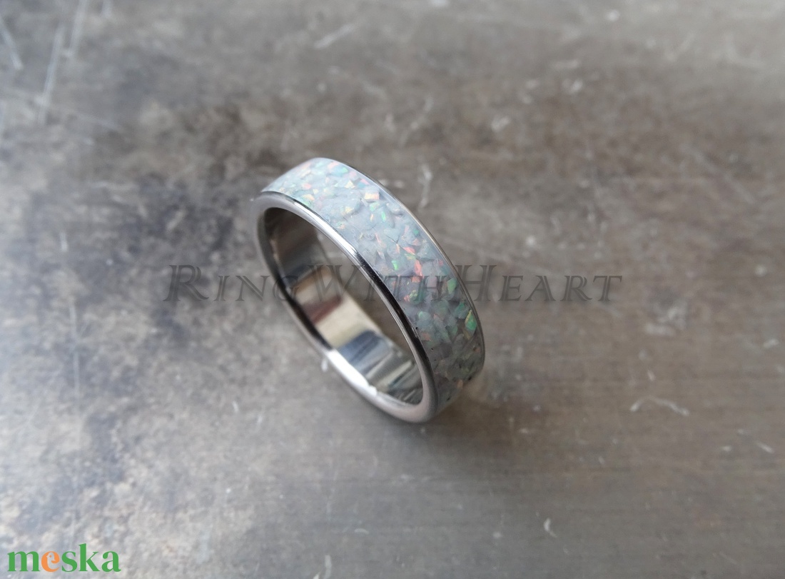Titán vagy nemesacél gyűrű Fire and Snow szintetikus opállal, jegygyűrű, eljegyzési gyűrű, Valentin napi ajándék - esküvő - ékszer - karikagyűrű - Meska.hu