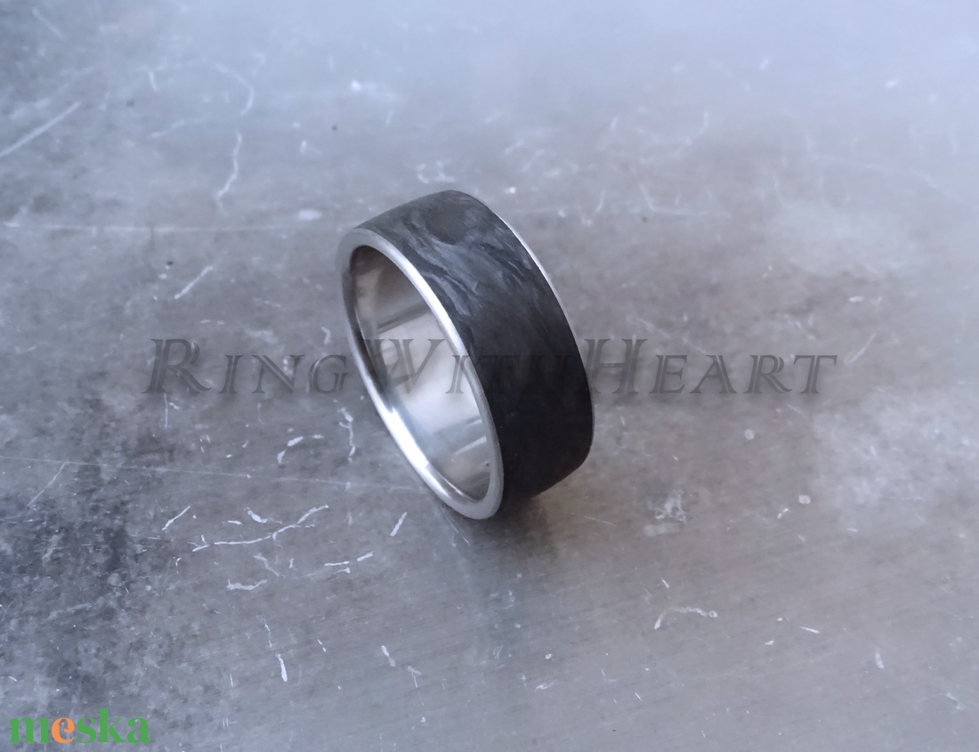 Titán vagy nemesacél gyűrű kovácsolt karbonnal, karbon gyűrű, jegygyűrű, eljegyzési gyűrű, fekete férfi karikagyűrű - esküvő - ékszer - karikagyűrű - Meska.hu