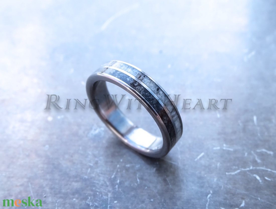 Titán vagy nemesacél gyűrű dinoszaurusz fosszíliával és aganccsal, agancs gyűrű, jegygyűrű, eljegyzési gyűrű, apák napja - esküvő - ékszer - karikagyűrű - Meska.hu