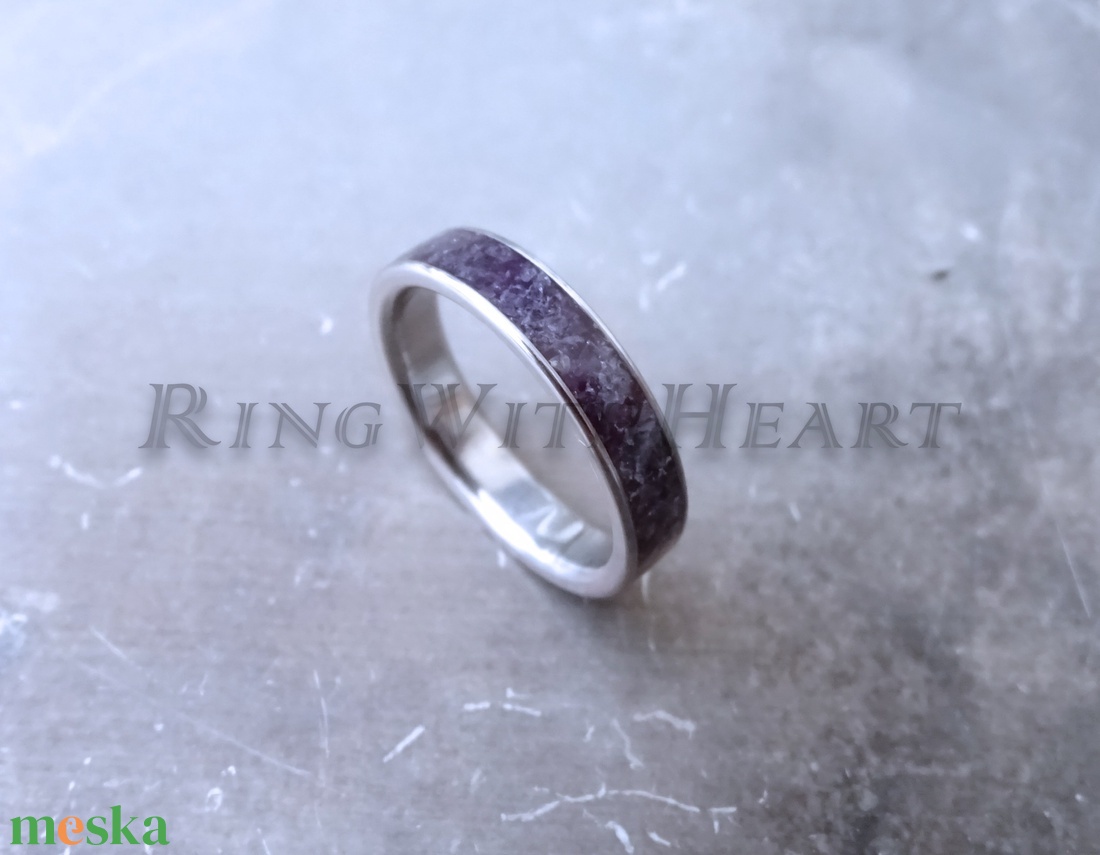 Titán vagy nemesacél gyűrű ametiszttel, ametiszt gyűrű, jegygyűrű, eljegyzés, ballagási ajándék, születésnapi ajándék - esküvő - ékszer - karikagyűrű - Meska.hu