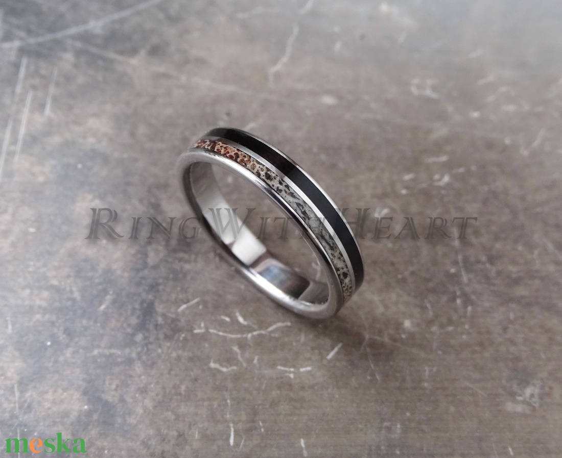 Titán vagy nemesacél gyűrű aganccsal és ébenfával, agancs gyűrű, ében gyűrű, jegygyűrű, eljegyzés, férfi karikagyűrű - ékszer - gyűrű - kerek gyűrű - Meska.hu