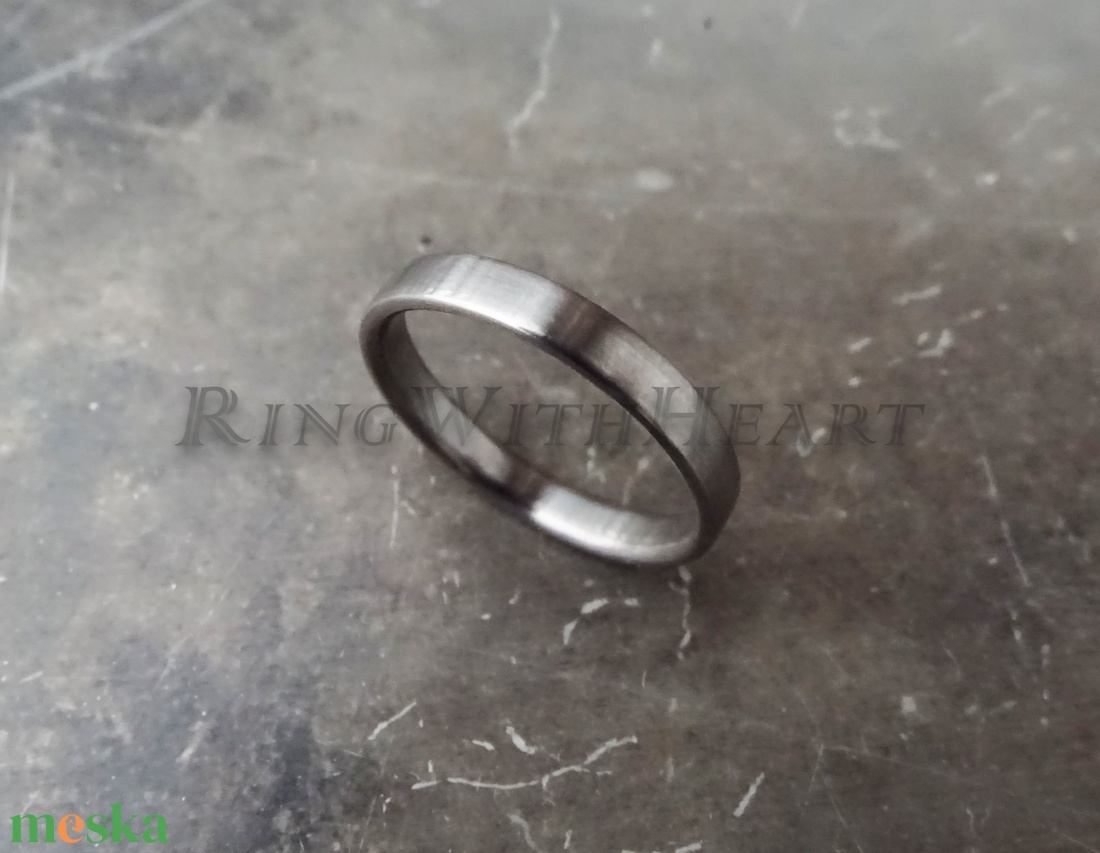 Extra vékony és keskeny titán gyűrű, extra könnyű gyűrű, minimalista jegygyűrű, nikkelmentes gyűrű, eljegyzési gyűrű - esküvő - ékszer - karikagyűrű - Meska.hu