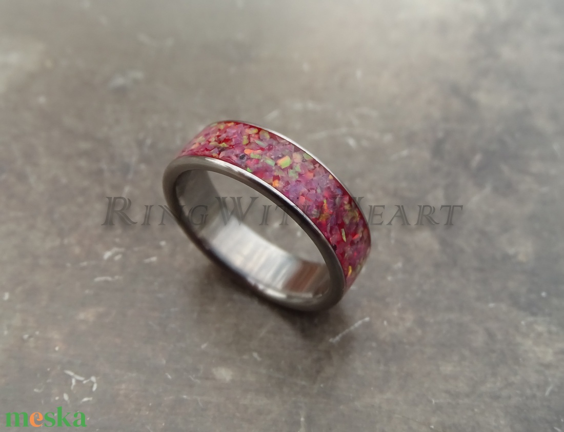 Titán vagy nemesacél gyűrű Rose Pink szintetikus opállal, jegygyűrű, eljegyzési gyűrű, születésnapi ajándék, pink gyűrű - esküvő - ékszer - karikagyűrű - Meska.hu