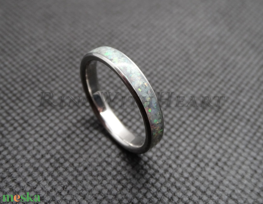 Titán vagy nemesacél gyűrű Fire and Snow szintetikus opállal, jegygyűrű, eljegyzési gyűrű, Valentin napi ajándék - esküvő - ékszer - karikagyűrű - Meska.hu