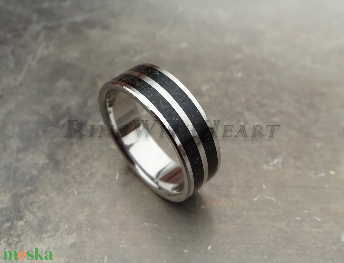 Titán vagy nemesacél gyűrű fekete turmalinnal, turmalin gyűrű, jegygyűrű, eljegyzési gyűrű, fekete férfi karikagyűrű - esküvő - ékszer - karikagyűrű - Meska.hu