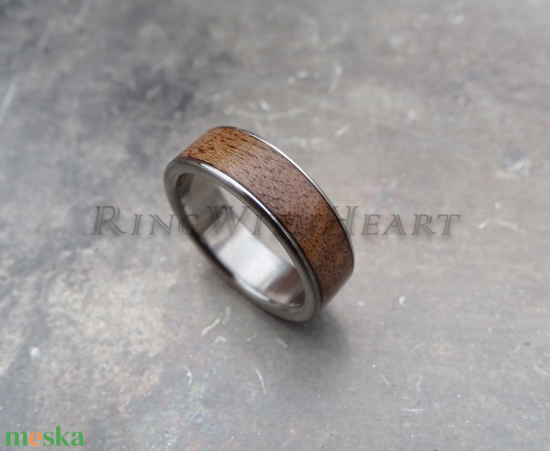 Titán vagy nemesacél gyűrű diófával, jegygyűrű, eljegyzési gyűrű, apák napja, férfi karikagyűrű - esküvő - ékszer - karikagyűrű - Meska.hu
