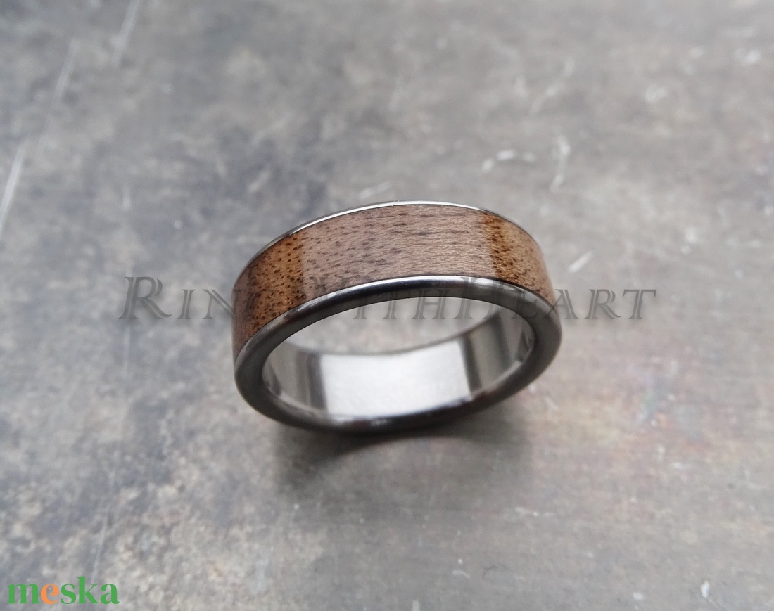 Titán vagy nemesacél gyűrű diófával, jegygyűrű, eljegyzési gyűrű, apák napja, férfi karikagyűrű - esküvő - ékszer - karikagyűrű - Meska.hu