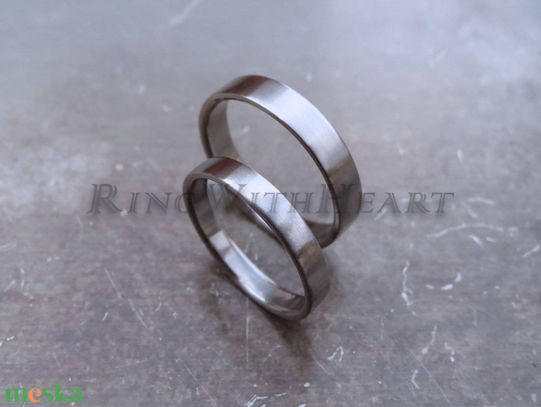 Extra vékony és keskeny titán gyűrűpár, extra könnyű gyűrű, minimalista jegygyűrű, nikkelmentes gyűrű, eljegyzési gyűrű - esküvő - ékszer - karikagyűrű - Meska.hu