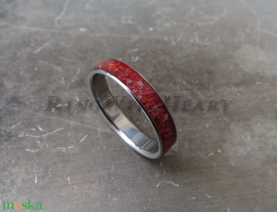 Titán vagy nemesacél gyűrű korallal, korall gyűrű, jegygyűrű, eljegyzési gyűrű, titán gyűrű, anyák napja - esküvő - ékszer - karikagyűrű - Meska.hu