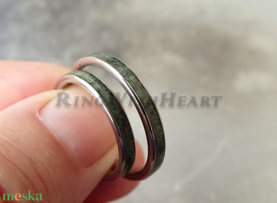 Titán vagy nemesacél gyűrűpár kanadai jádéval, vékony jade gyűrű, jegygyűrű, eljegyzési gyűrű - esküvő - ékszer - karikagyűrű - Meska.hu