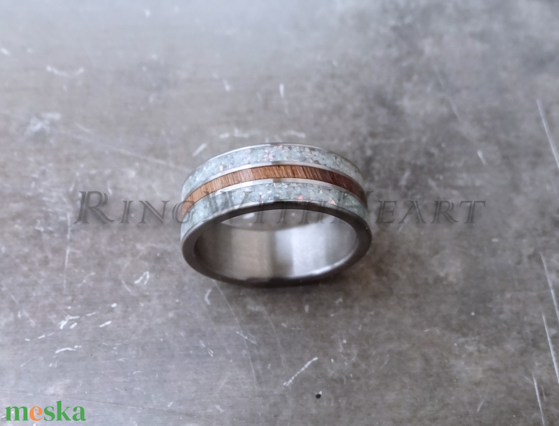 Titán vagy nemesacél gyűrű valódi szőlőtőke berakással és Fire and Snow szintetikus opállal, jegygyűrű, eljegyzési gyűrű - esküvő - ékszer - karikagyűrű - Meska.hu