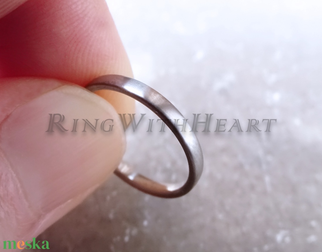Vékony és keskeny titán gyűrű, extra könnyű gyűrű, matt, minimalista jegygyűrű, nikkelmentes gyűrű, eljegyzési gyűrű - esküvő - ékszer - karikagyűrű - Meska.hu