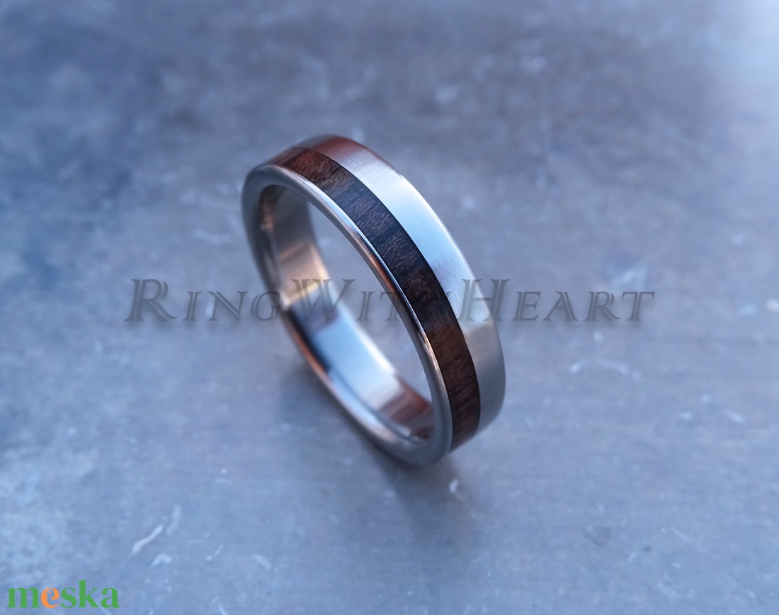 Titán vagy nemesacél gyűrű fekete dióval, férfi karikagyűrű, jegygyűrű, eljegyzési gyűrű, apák napja - esküvő - ékszer - karikagyűrű - Meska.hu