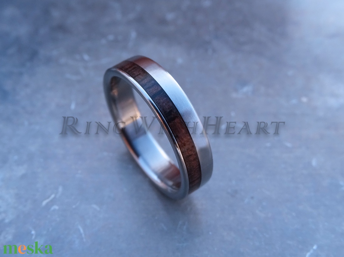 Titán vagy nemesacél gyűrű fekete dióval, férfi karikagyűrű, jegygyűrű, eljegyzési gyűrű, apák napja - esküvő - ékszer - karikagyűrű - Meska.hu