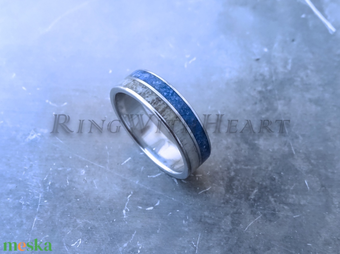 Titán vagy nemesacél gyűrű lápisz lazulival és aganccsal, lazurit gyűrű, jegygyűrű, eljegyzési gyűrű, agancs gyűrű - esküvő - ékszer - karikagyűrű - Meska.hu