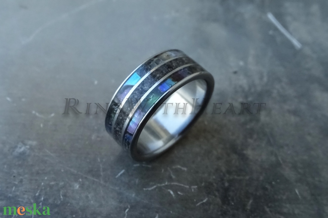 Titán vagy nemesacél gyűrű abalone kagylóval és dinoszaurusz fosszíliával, jegygyűrű, eljegyzési gyűrű - esküvő - ékszer - karikagyűrű - Meska.hu