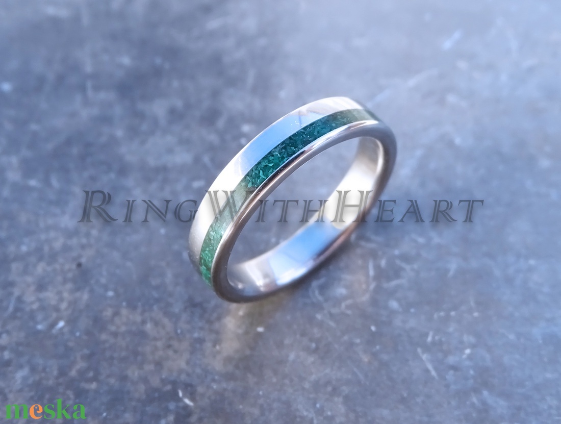 Titán vagy nemesacél gyűrű malachittal, malachit gyűrű, jegygyűrű, eljegyzési gyűrű, Valentin napi ajándék - esküvő - ékszer - karikagyűrű - Meska.hu