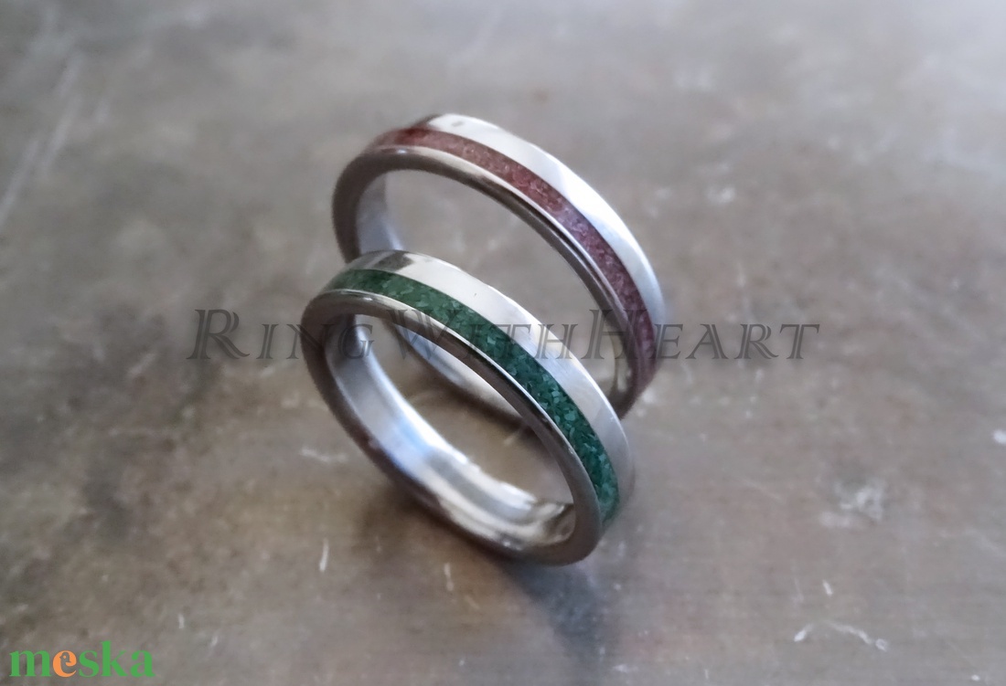 Titán vagy nemesacél gyűrűpár korallal és malachittal, korall gyűrű, jegygyűrű, eljegyzési gyűrű, karikagyűrű - esküvő - ékszer - karikagyűrű - Meska.hu