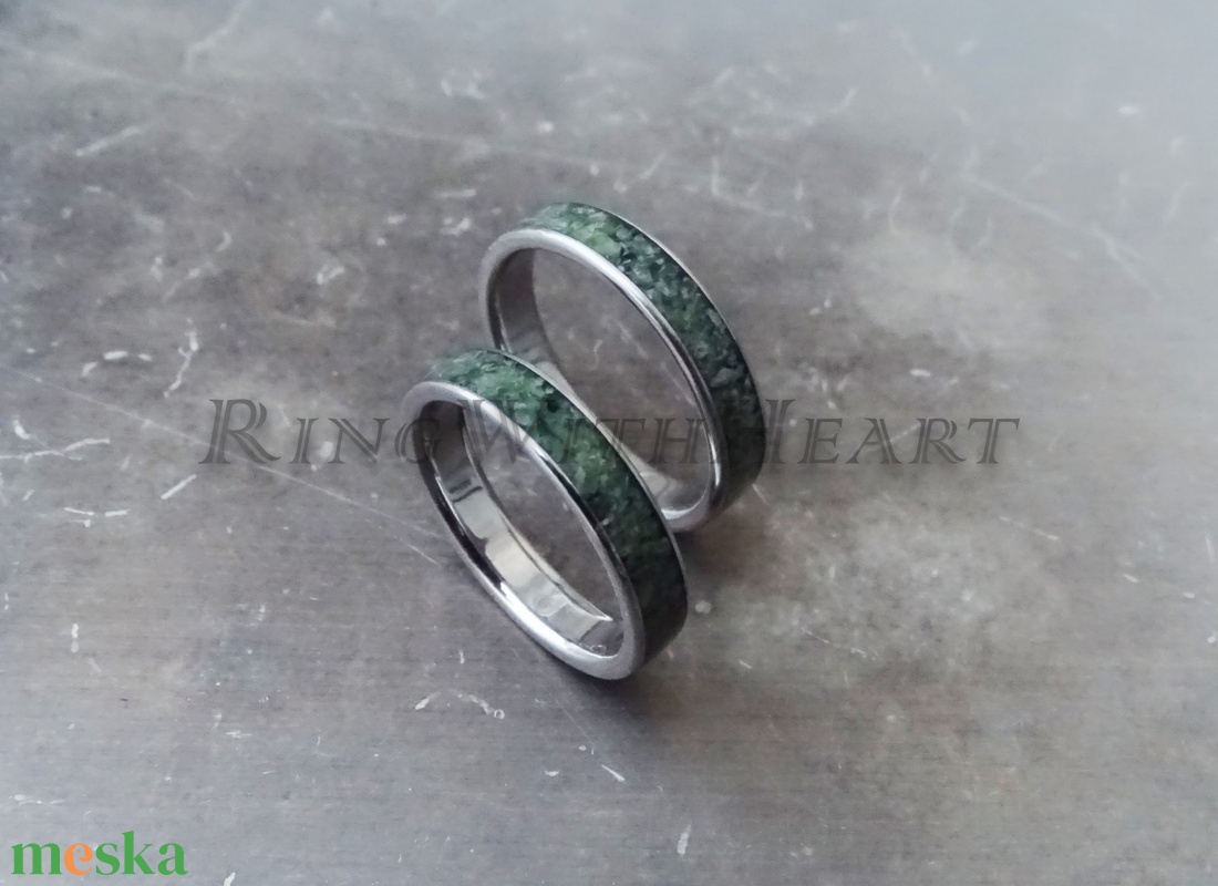 Titán vagy nemesacél gyűrűpár kanadai jádéval, keskeny jade gyűrű, jegygyűrű, eljegyzési gyűrű - esküvő - ékszer - karikagyűrű - Meska.hu