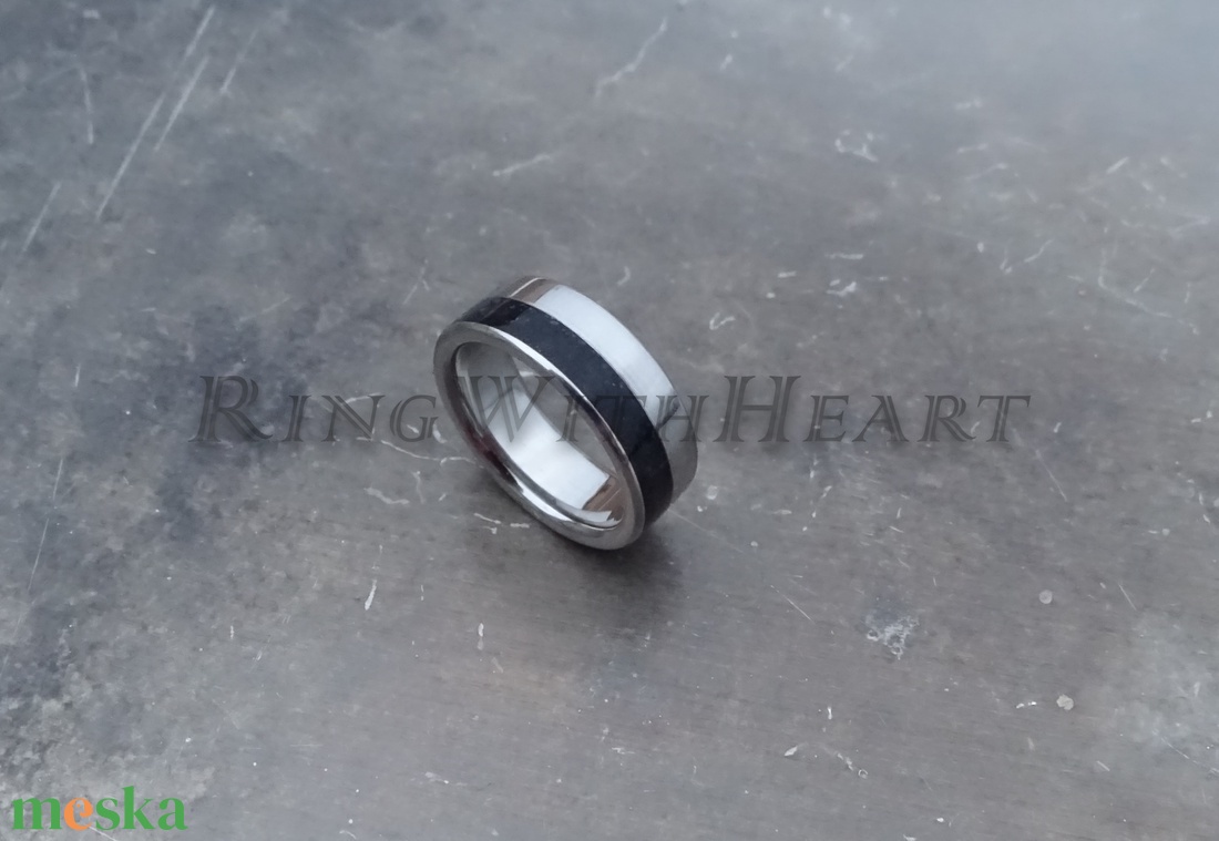 Titán vagy nemesacél gyűrű fekete turmalinnal, turmalin gyűrű, jegygyűrű, eljegyzési gyűrű, férfi karikagyűrű - esküvő - ékszer - karikagyűrű - Meska.hu
