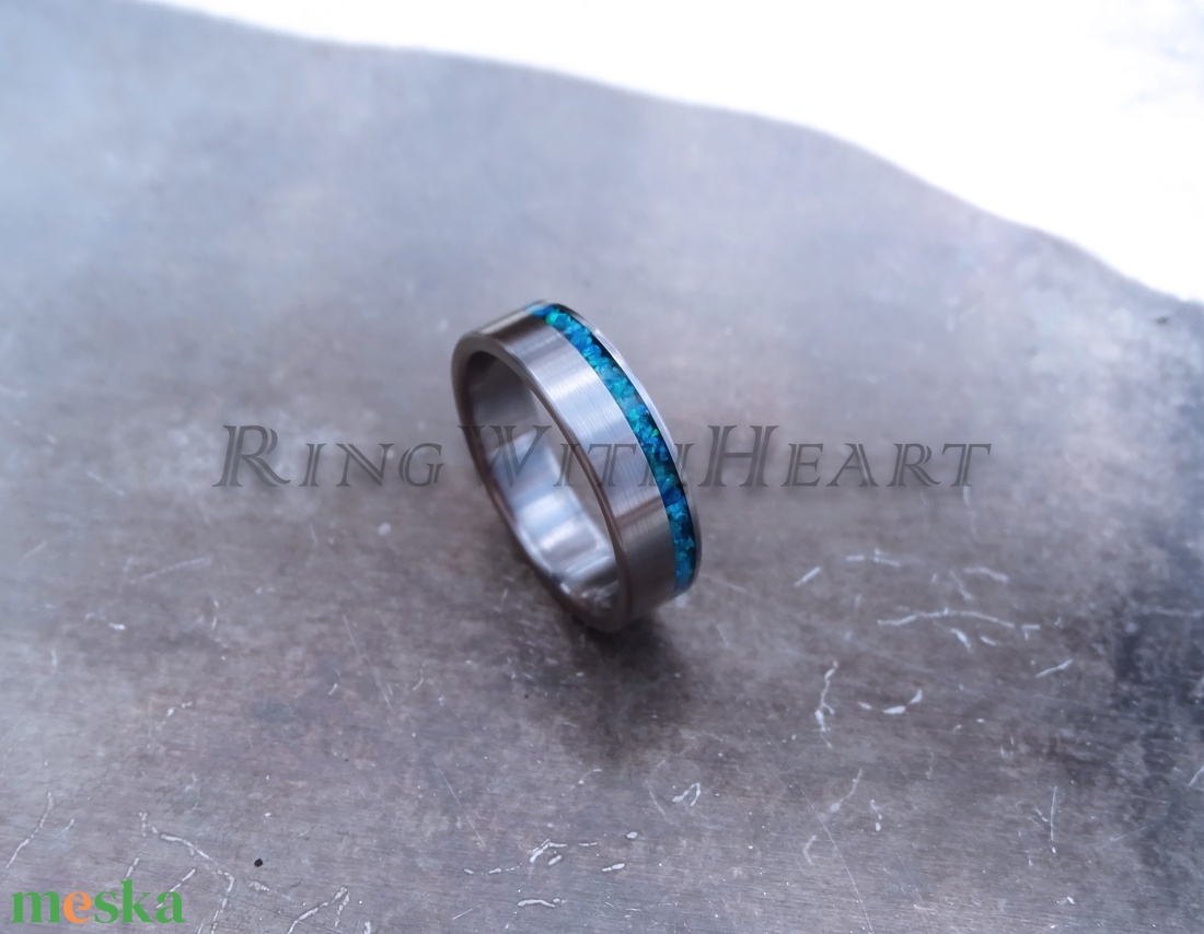 Titán vagy nemesacél gyűrű Pacific Blue szintetikus opállal, jegygyűrű, eljegyzési gyűrű, Valentin napi ajándék - esküvő - ékszer - karikagyűrű - Meska.hu