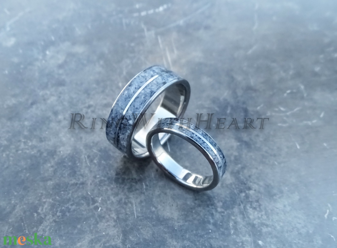 Titán vagy nemesacél gyűrűpár kianittal, kianit gyűrű, jegygyűrű, eljegyzési gyűrű, karikagyűrű, évfordulós ajándék - esküvő - ékszer - karikagyűrű - Meska.hu