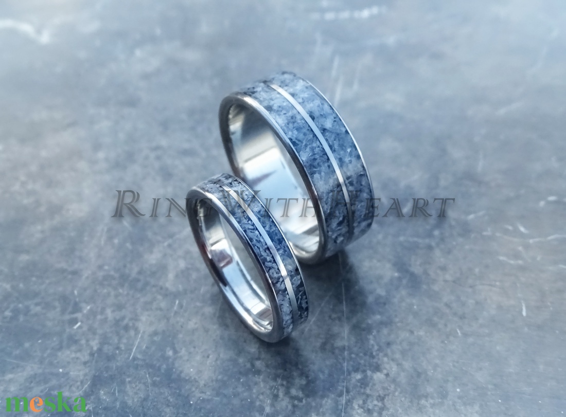 Titán vagy nemesacél gyűrűpár kianittal, kianit gyűrű, jegygyűrű, eljegyzési gyűrű, karikagyűrű, évfordulós ajándék - esküvő - ékszer - karikagyűrű - Meska.hu