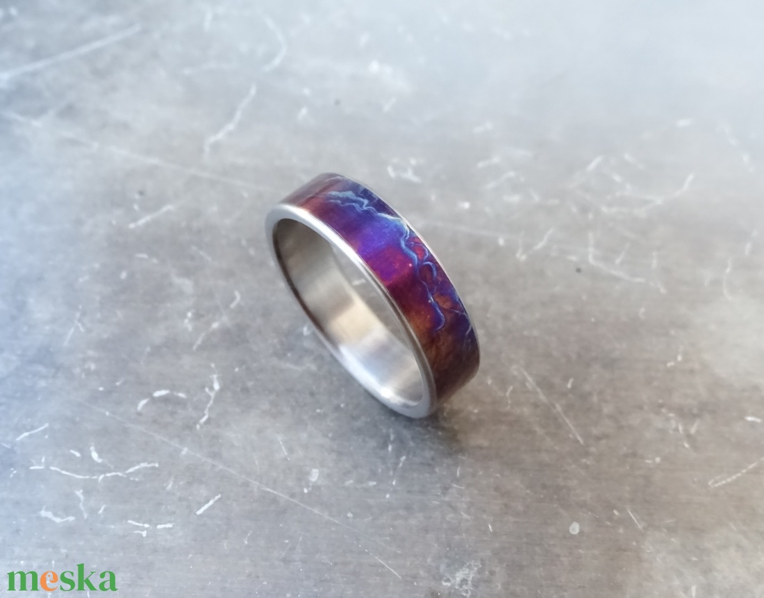 Anodizált titán gyűrű fényes peremmel - esküvő - ékszer - karikagyűrű - Meska.hu