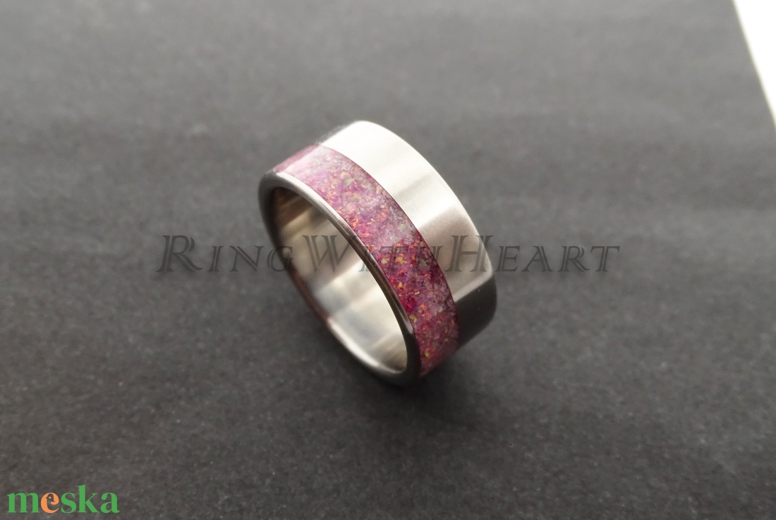 Titán vagy nemesacél gyűrű Rose Pink szintetikus opállal, jegygyűrű, eljegyzési gyűrű, ballagási ajándék - esküvő - ékszer - karikagyűrű - Meska.hu