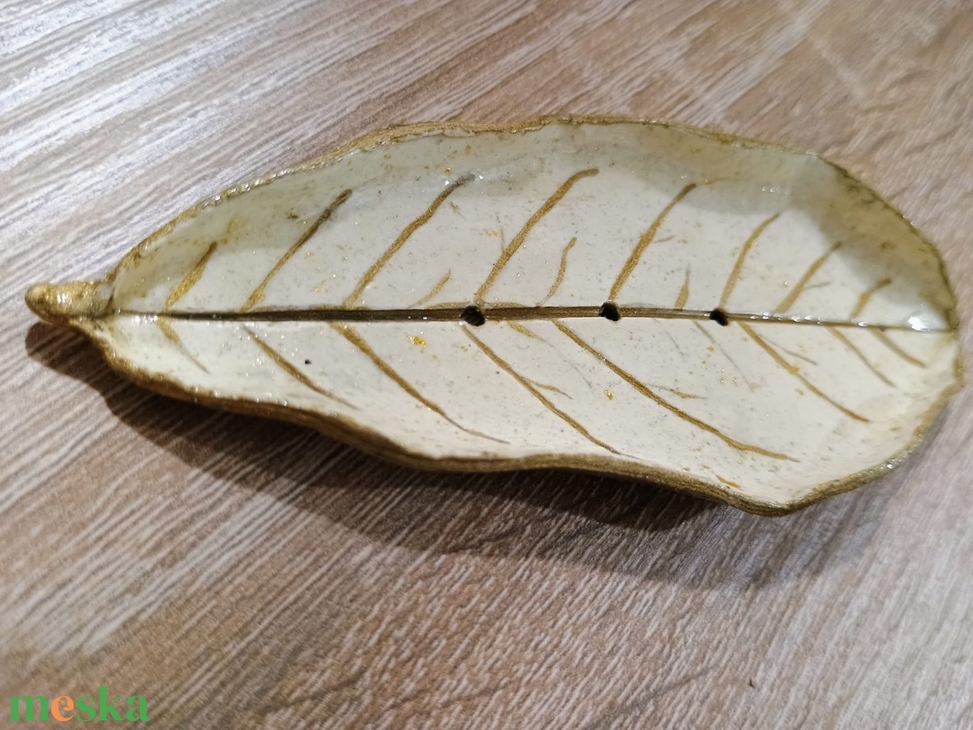 Szappantartó lev�l, vagy füstölőtartó - művészet - szobor - kerámia - Meska.hu