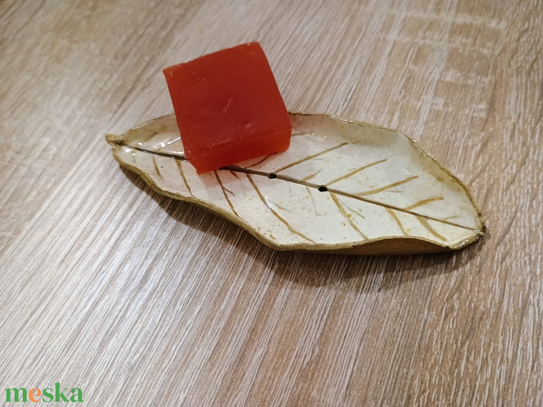 Szappantartó lev�l, vagy füstölőtartó - művészet - szobor - kerámia - Meska.hu