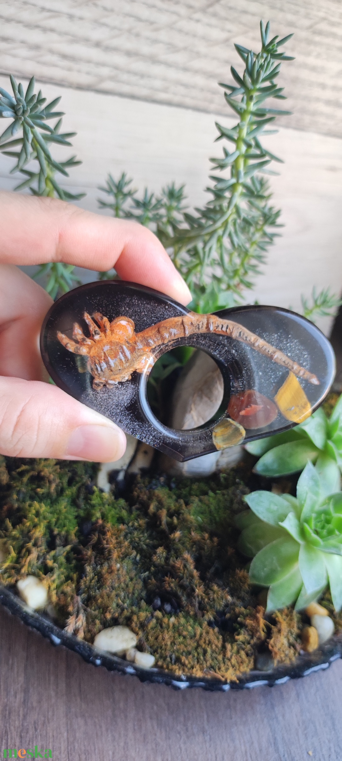 Alien, facehugger ujjtámasz, könyv gyűrű 1. - könyv & zene - könyvjelző - Meska.hu Alien, facehugger ujjtámasz, könyv gyűrű 1. - könyv & zene - könyvjelző - Meska.hu