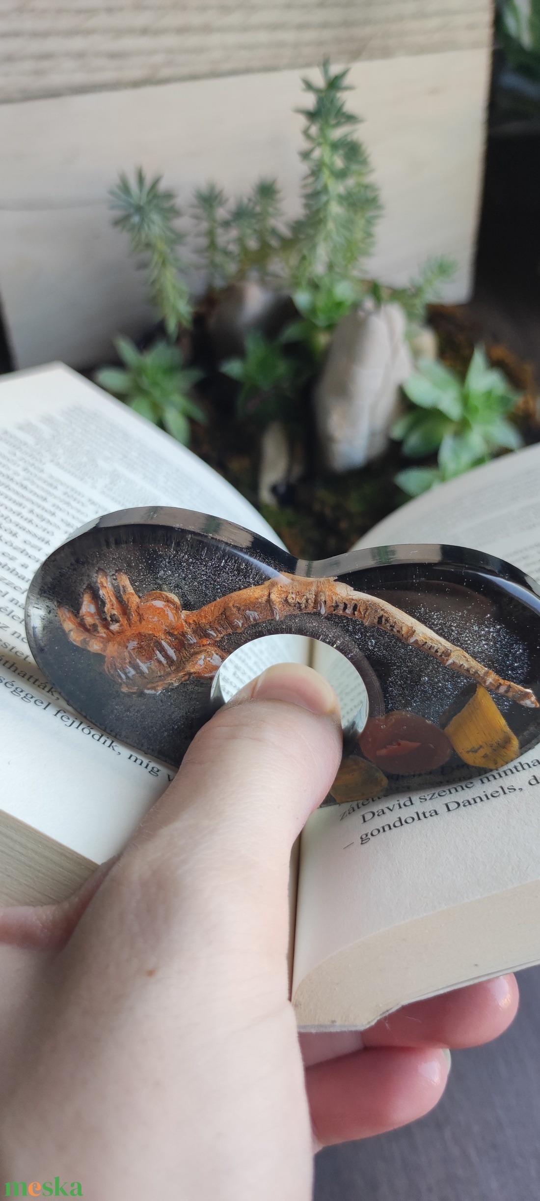 Alien, facehugger ujjtámasz, könyv gyűrű 1. - könyv & zene - könyvjelző - Meska.hu Alien, facehugger ujjtámasz, könyv gyűrű 1. - könyv & zene - könyvjelző - Meska.hu