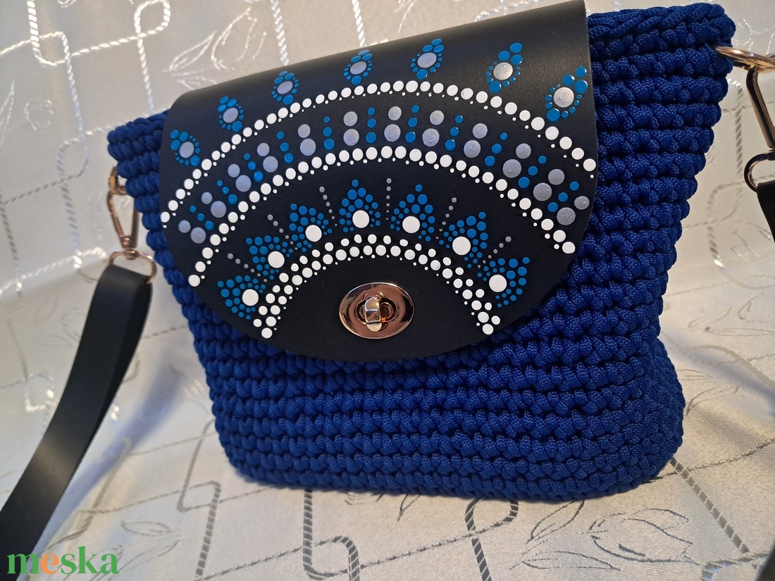 Horgolt oldaltáska kék - táska & tok - kézitáska & válltáska - vállon átvethető táska - Meska.hu
