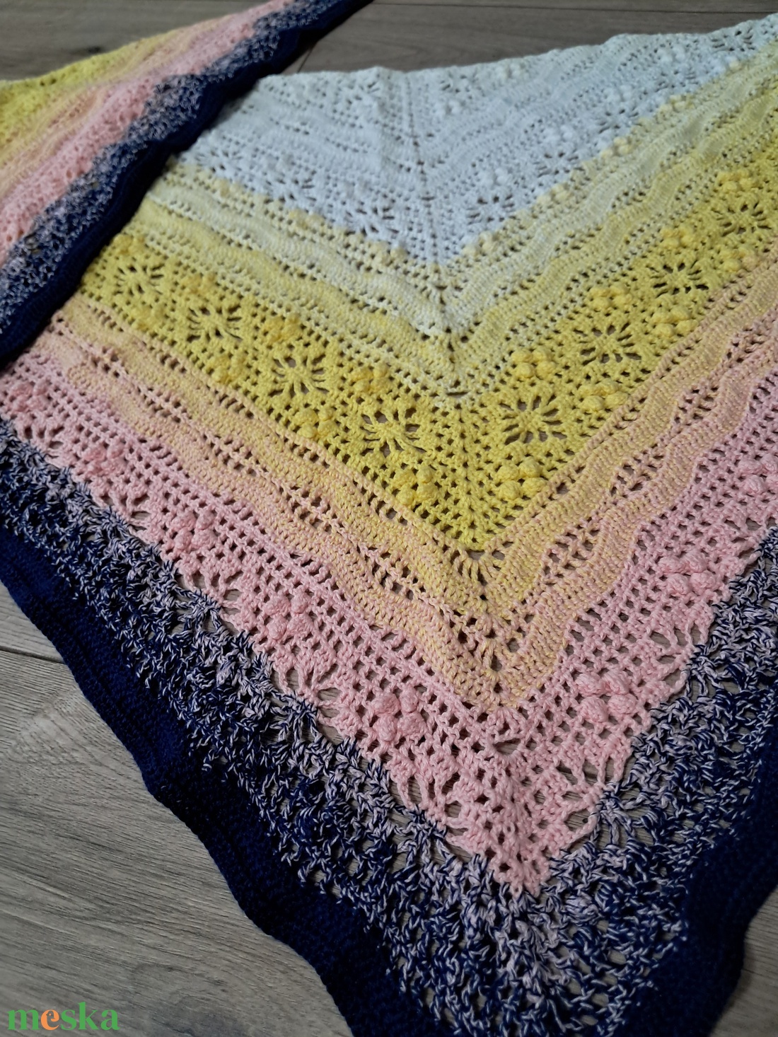 Horgolt hajnal kendő - ruha & divat - sál, sapka, kendő - kendő - Meska.hu