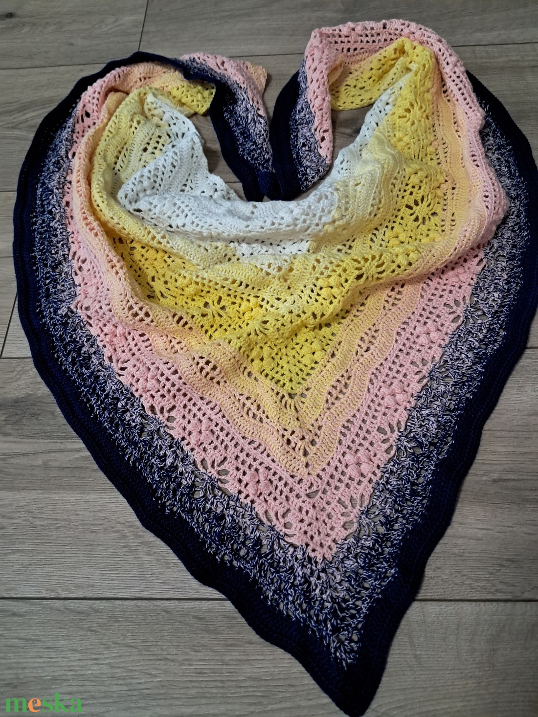 Horgolt hajnal kendő - ruha & divat - sál, sapka, kendő - kendő - Meska.hu