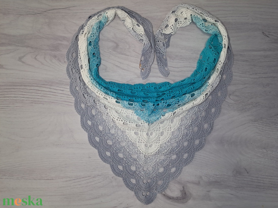 Horgolt kék kendő - ruha & divat - sál, sapka, kendő - kendő - Meska.hu