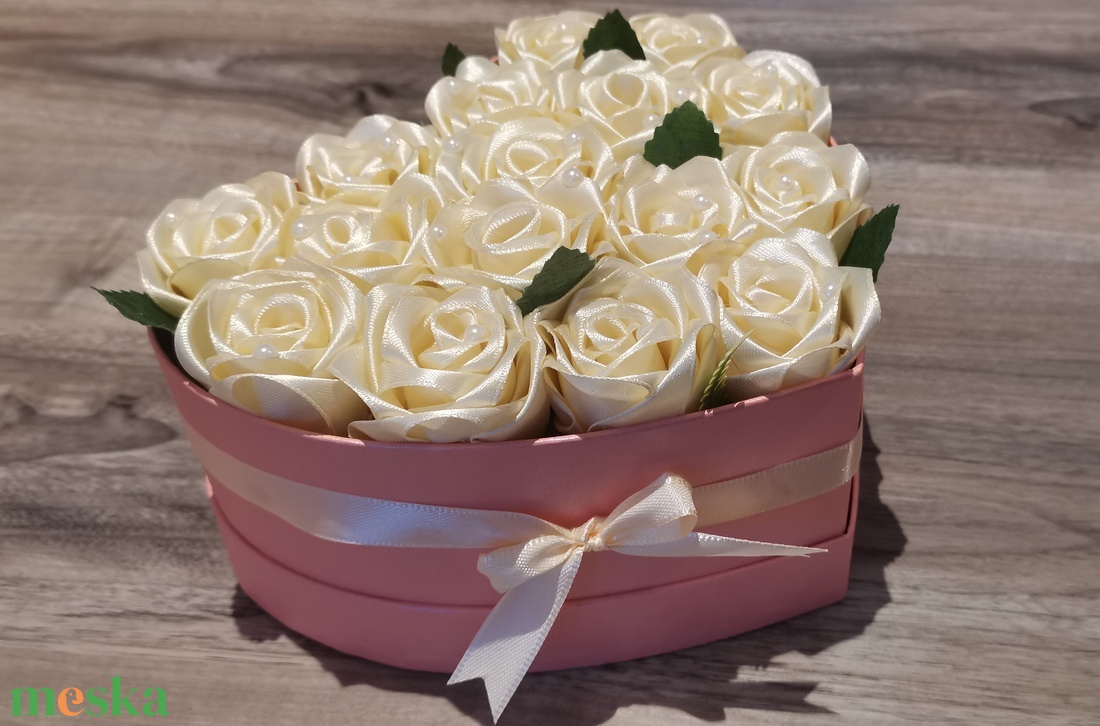 Szatén rózsa box - esküvő - emlék & ajándék - köszönőajándék - Meska.hu Szatén rózsa box - esküvő - emlék & ajándék - köszönőajándék - Meska.hu